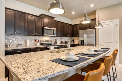 NEW 5 BDRM Windsor Island Resort - image 10