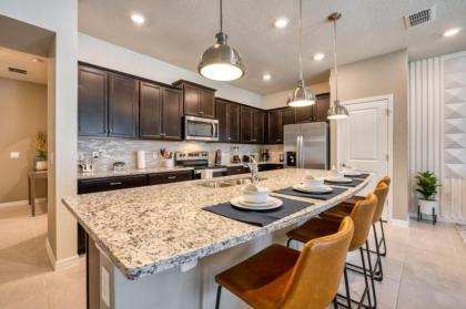 NEW 5 BDRM Windsor Island Resort - image 13