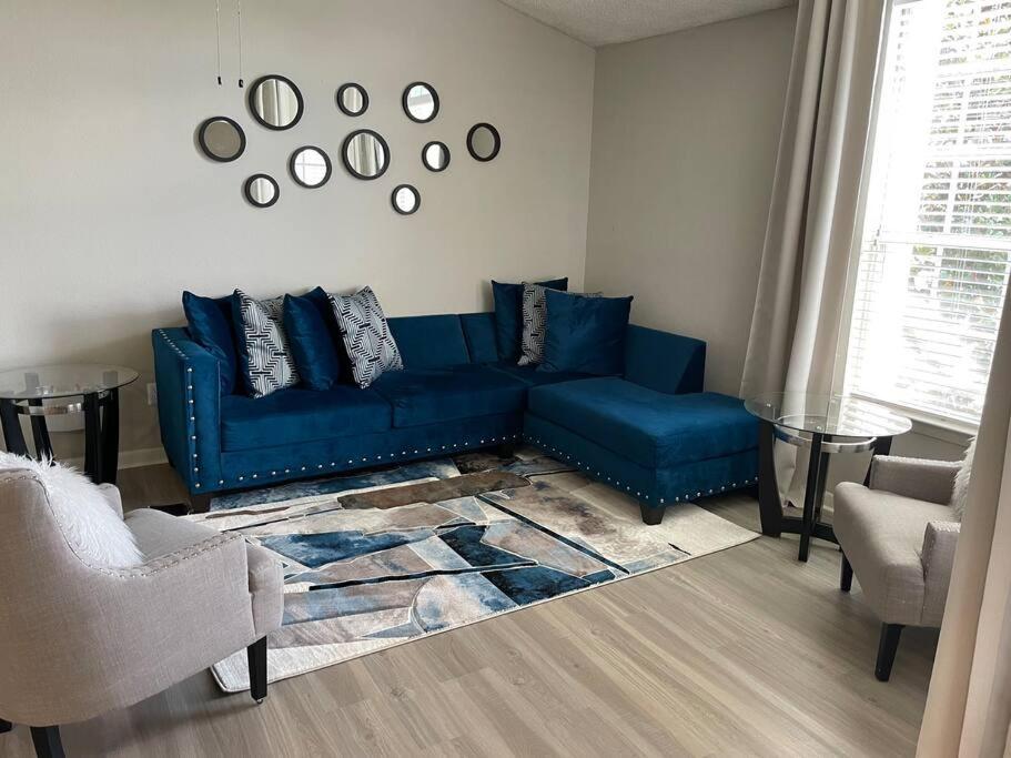Lovely 2-bedroom rental unit with pool - main image