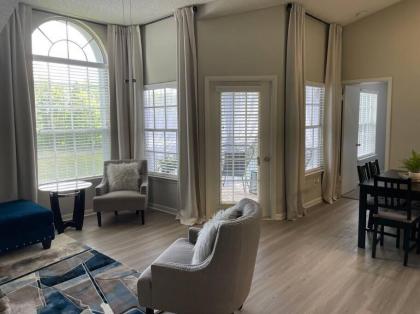 Lovely 2-bedroom rental unit with pool - image 2