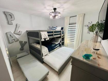 Entire 7beds luxury home Close to ALL attractions! - image 13
