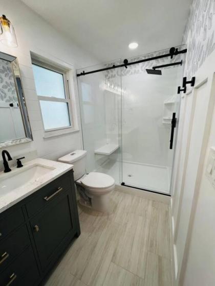 Entire 7beds luxury home Close to ALL attractions! - image 15