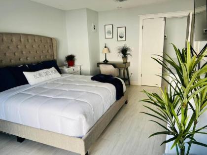 Entire 7beds luxury home Close to ALL attractions! - image 17