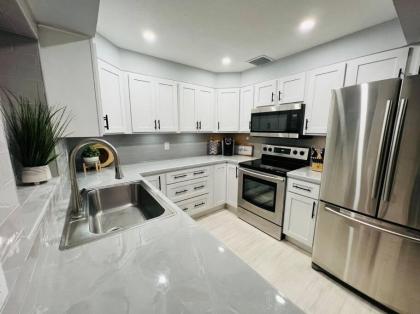 Entire 7beds luxury home Close to ALL attractions! - image 19
