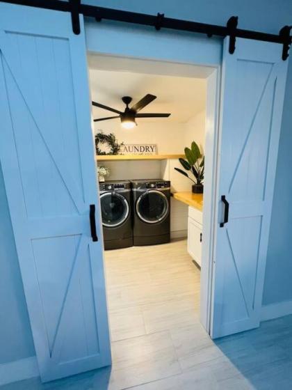 Entire 7beds luxury home Close to ALL attractions! - image 7