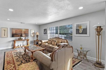 Theme Park Retreat 4BR near Universal Studios - image 12