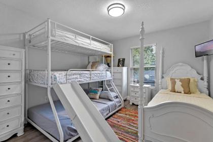 Theme Park Retreat 4BR near Universal Studios - image 15