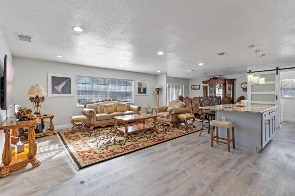 Theme Park Retreat 4BR near Universal Studios - image 3