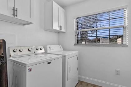 Theme Park Retreat 4BR near Universal Studios - image 6