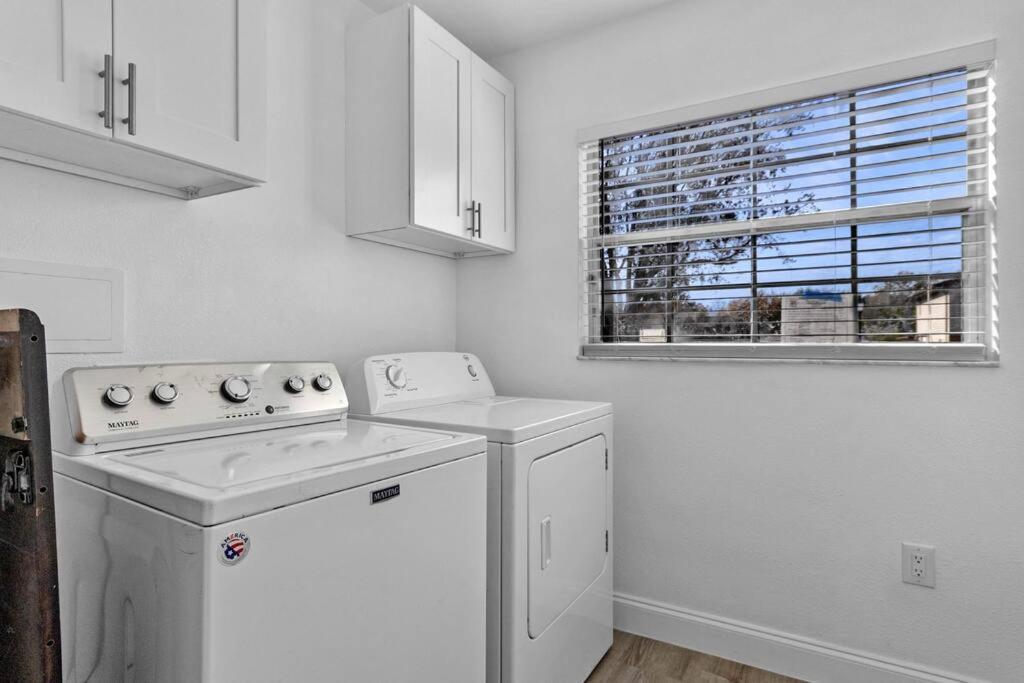 Theme Park Retreat 4BR near Universal Studios - image 6