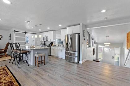 Theme Park Retreat 4BR near Universal Studios - image 7