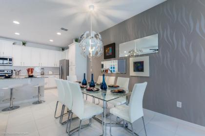 Solara Resort - 5 Bed 45 Baths TOWNHOME - image 3