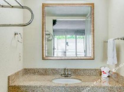 OYO Hotel Orlando South Orange Blossom Trail - image 15