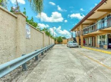 OYO Hotel Orlando South Orange Blossom Trail - image 6