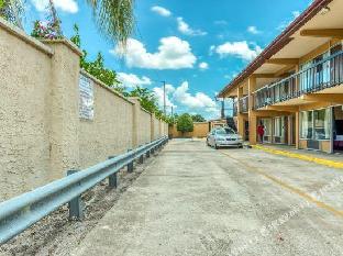 OYO Hotel Orlando South Orange Blossom Trail - image 6