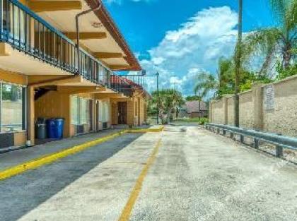 OYO Hotel Orlando South Orange Blossom Trail - image 7