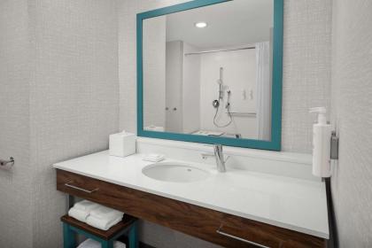 Hampton Inn Orlando Southeast Nona - image 8