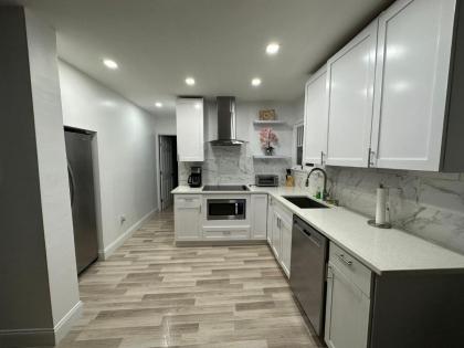 1st floor apt 3 bed/ 2 bath in downtown orlando