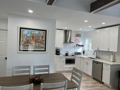 1st floor apt 3 bed/ 2 bath in downtown orlando - image 2