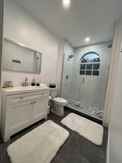 1st floor apt 3 bed/ 2 bath in downtown orlando - image 9
