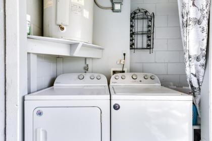 Pet-Friendly Orlando Home Near Hospitals - image 16
