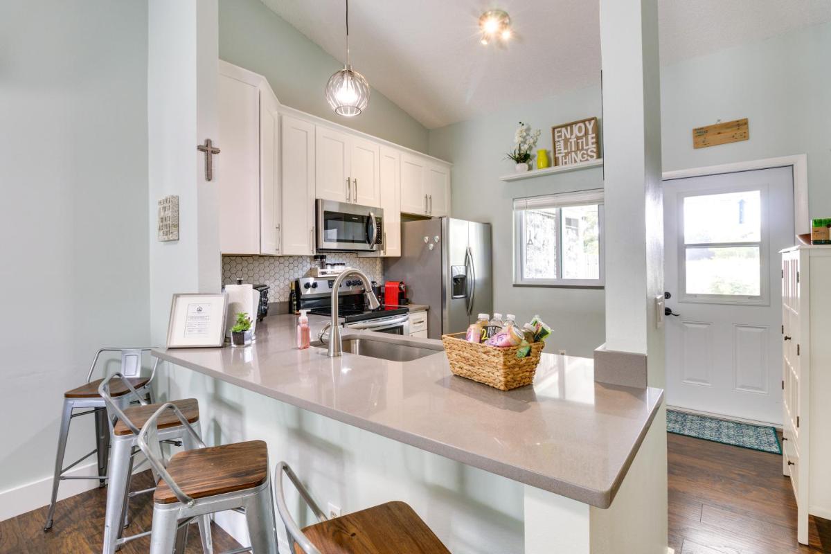 Pet-Friendly Orlando Home Near Hospitals - image 6