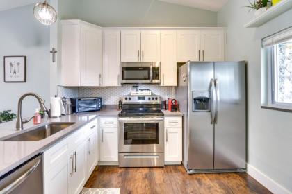 Pet-Friendly Orlando Home Near Hospitals - image 7