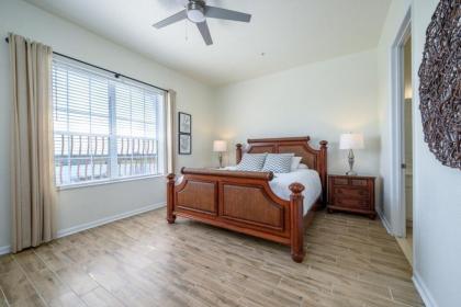 Pool View Penthouse condo - image 17