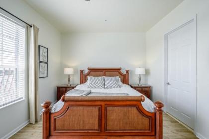 Pool View Penthouse condo - image 18