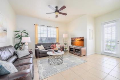 Pool View Penthouse condo - image 3