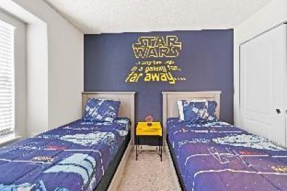 Luxury  5 BR Close to Disney  w/pool - image 2