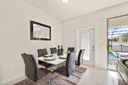 Luxury  5 BR Close to Disney  w/pool - image 4
