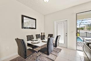 Luxury  5 BR Close to Disney  w/pool - image 4