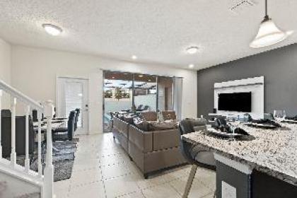 Luxury  5 BR Close to Disney  w/pool - image 6