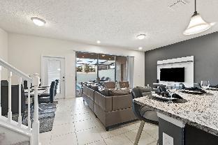 Luxury  5 BR Close to Disney  w/pool - image 6