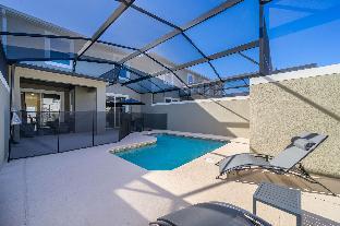 Gorgeous New Home with private pool within minutes to Disney and most attractions - image 2