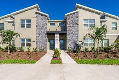 Gorgeous New Home with private pool within minutes to Disney and most attractions - image 3