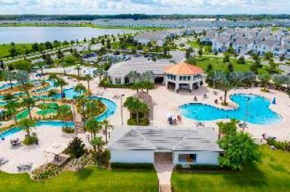 Gorgeous New Home with private pool within minutes to Disney and most attractions - image 4