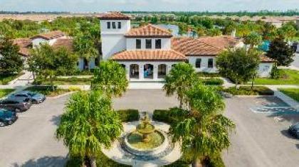Amazing 5BR Private Pool Lakeview Near Disney - image 3