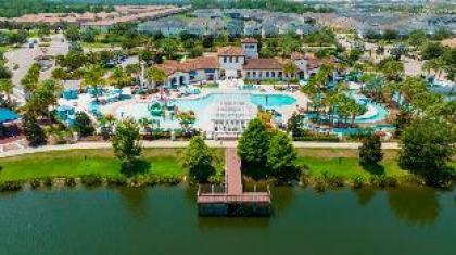 Amazing 5BR Private Pool Lakeview Near Disney - image 4