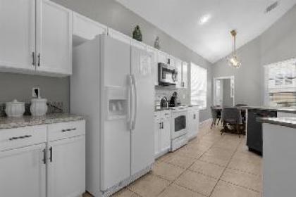Bedrooms  3.5 Bathrooms  Windsor Palms 8017 KP