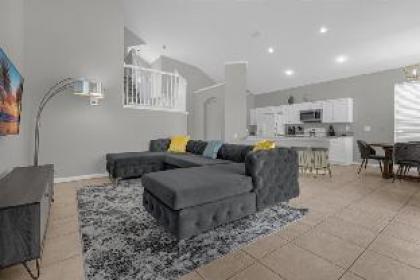 Bedrooms  3.5 Bathrooms  Windsor Palms 8017 KP - image 3