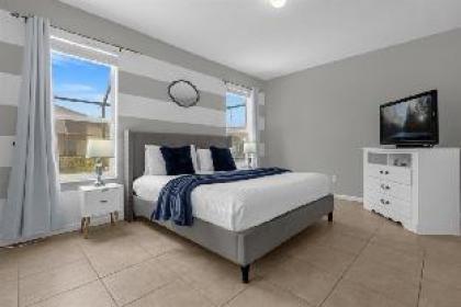 Bedrooms  3.5 Bathrooms  Windsor Palms 8017 KP - image 9