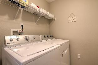 Amanda's Cozy Clear Creek Vacation Home - image 3