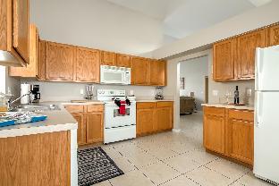 Amanda's Cozy Clear Creek Vacation Home - image 5