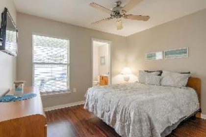 Amanda's Cozy Clear Creek Vacation Home - image 8