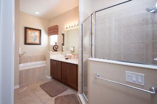 Ken's West Haven Vacation Home - image 2