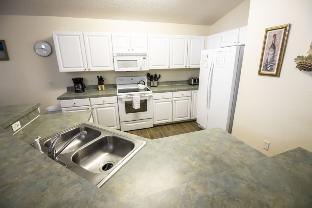 Kevin's Highgate Park Vacation Home - main image
