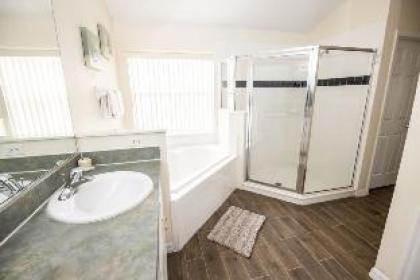 Kevin's Highgate Park Vacation Home - image 17