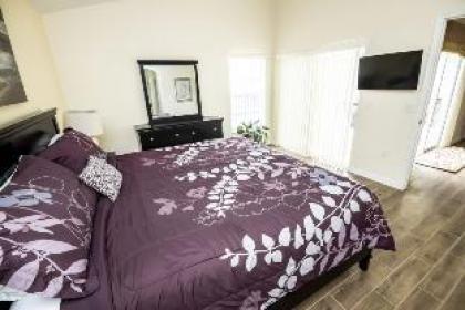 Kevin's Highgate Park Vacation Home - image 3